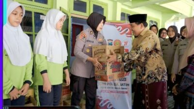 Polri Untuk Masyarakat : SPN Polda Jatim Sentuh Hati Anak Yatim di Momen Hari Jadi Polwan ke-77