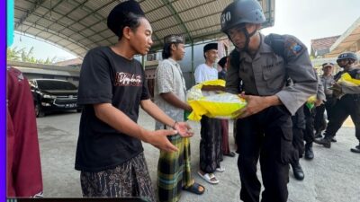 Jalankan Misi Kemanusiaan, 247 Siswa Diktuk Bintara SPN Polda Jatim Tempuh Ekspedisi Darat 15 KM