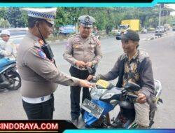 Tingkatkan Kesadaran, Satlantas Polres Pelabuhan Tanjung Perak Gencarkan Sosialisasi Tertib Lalu Lintas di Akses Suramadu