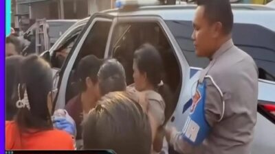 Tindakan Humanis, Polantas Pengawal Gubernur Jatim Tolong Ibu Akan Melahirkan di Jalan