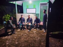 Antisipasi Gangguan Keamanan Wilayah Anggota Koramil 02/Sejangkung Laksanakan Ronda Malam Dan Patroli Bersama Linmas
