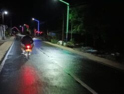 Jaga Keamanan Dan Ketertiban Anggota Koramil 08/Paloh Lakukan Patroli Bersama Warga