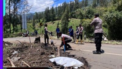 Aksi Cepat Tanggap Polres Probolinggo Tangani Tanah Longsor di Jalur Bromo