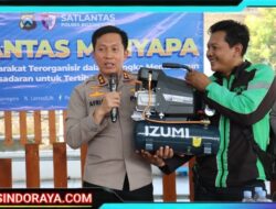 Kapolres Bojonegoro Beri Bantuan Komunitas Ojol Ajak Jaga Kamtibmas