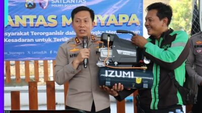 Kapolres Bojonegoro Beri Bantuan Komunitas Ojol Ajak Jaga Kamtibmas