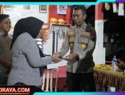 Polres Blitar Berikan Sarana Kontak Berupa HT Kepada Pos Kamling