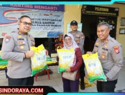 Senyum Sumringah, Warga Peroleh Beras Murah dari Polres Gresik di Hari Pangan Sedunia