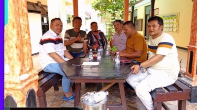 Wartawan Surabaya Gelar Piramida di Polsek Simokerto, Pererat Sinergi Dengan Kepolisian