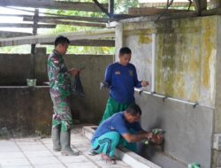 Satgas TMMD Regtas Ke-126 Kodim 1208/Sambas Bangun Tempat Wudhu di Masjid Jami Atul Muslimin