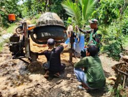 Mesin Molen Rusak, Satgas TMMD ke 126 Kodim 1208/Sambas Turun Tangan Memperbaiki