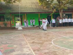 Plh. Danramil 1002-04/Labuan Amas Selatan Jadi Pembina Upacara di MAN 4 HST, Ajak Siswa Disiplin dan Cinta Tanah Air