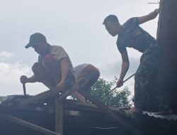 Satgas TMMD ke-126 Kodim 1208/Sambas Bongkar Atap MCK Masjid Yang Bocor