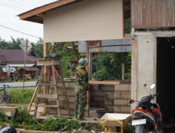 Satgas TMMD Kodim 1208/Sambas Lanjutkan Perehaban Poskamling, Masuki Tahap Pemasangan Batako