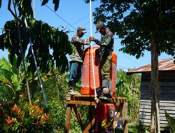 Satgas TMMD Regtas ke-126 Kodim 1208/Sambas Pasang Kran pada Penampungan Air