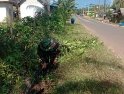 Jum’at Bersih Babinsa Kodim 1009/Tanah Laut, Ajak Warga Gotong Royong Bersihkan Lingkungan Desa