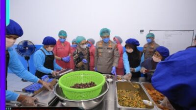 Di SPPG Polres Madiun Ada Menu Nasi Pecel Bergizi Untuk Pelajar di Sekolah