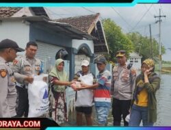 Polsek Beji dan Pemdes Kedungringin Salurkan Bantuan Sosial Untuk Warga Terdampak Banjir