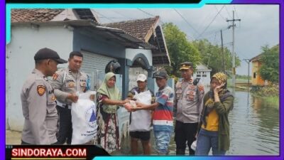 Polsek Beji dan Pemdes Kedungringin Salurkan Bantuan Sosial Untuk Warga Terdampak Banjir