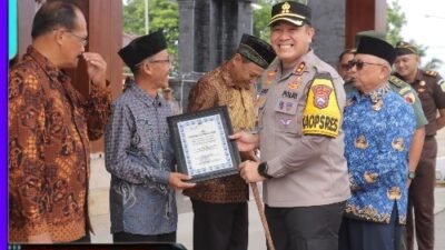 Kapolres Blitar Beri Penghargaan Pos Kamling Berprestasi dan Wujudkan Kamtibmas yang Kondusif