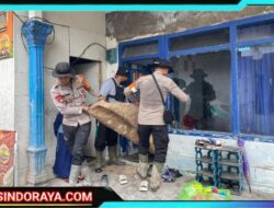 Satbrimob Polda Jawa Timur Perkuat Operasi Kemanusiaan Pasca Erupsi Semeru