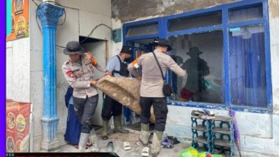 Satbrimob Polda Jawa Timur Perkuat Operasi Kemanusiaan Pasca Erupsi Semeru