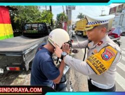 Operasi Zebra Semeru 2025: Polresta Malang Kota Bagikan 100 Helm Gratis