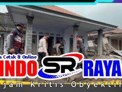 Polisi Bersihkan Rumah Warga Terdampak Erupsi Gunung Semeru di Lumajang