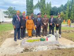 Peringati Hari Pahlawan, Personel Kodim 1009/TLA Bersama Pemda Tanah Laut Gelar Upacara Yang dilanjutkan Ziarah Makam