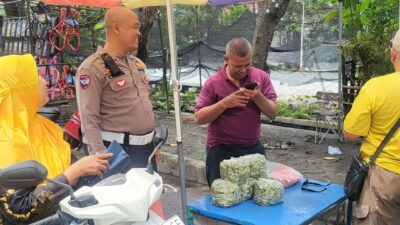 POLANTAS MENYAPA MASYARAKAT, SOSIALISASIKAN TERTIB BERLALU LINTAS DAN KESELAMATAN BERKENDARA MENJELANG OPERASI ZEBRA 2025