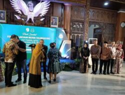 Bupati Tulungagung, Gatut Sunu Wibowo, dalam sambutannya menyampaikan selamat datang kepada Kajari Daniel beserta istri