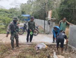 Gotong Royong Bersihkan TPU, Babinsa dan Warga Argo Mulyo Tunjukkan Kekompakan