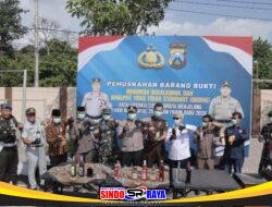 Polres Blitar Musnahkan 3.141 Botol Miras dan 52 Knalpot Brong Dalam Rilis Akhir Tahun 2025