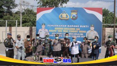 Polres Blitar Musnahkan 3.141 Botol Miras dan 52 Knalpot Brong Dalam Rilis Akhir Tahun 2025