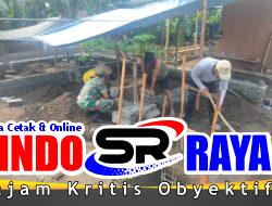 Babinsa Ngadirejo Bantu Perehaban Rumah Dan MCK Warga