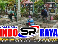 Babinsa Koramil 08/Paloh Bantu Warga Bangun Pondasi Warung di Wilayah Binaan