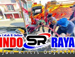 Antisipasi Banjir Babinsa Pasar Melayu dan Damkar Bersihkan Drainase di Wilayah Binaan