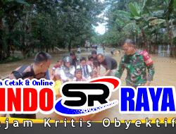 Banjir Rendam Sejumlah Permukiman, Babinsa Koramil 1008-04/Tanta–Murung Pudak Lakukan Evakuasi