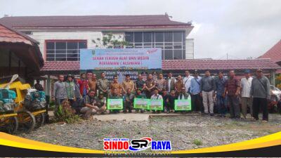 Dandim 1208/Sambas Dampingi Bupati Sambas Distribusikan Alat dan Mesin Pertanian Kepada Gapoktan