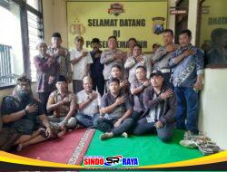 Berawal Tegang, Berakhir Haru: Kejutan Warga dan Anggota di Mapolsek Semampir