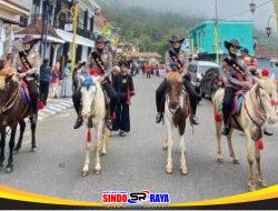 Layanan Keamanan, Polwan Polres Magetan Patroli Berkuda di Wisata Sarangan