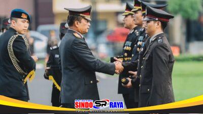 Kapolda Jatim Anugerahkan Tanda Kehormatan Kepada Ribuan Personel