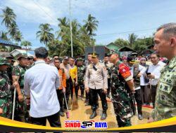 Dandim 1002/HST Dampingi Wapres RI Lihat Langsung Kondisi Sekolah Pascabanjir di Balangan