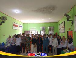 Babinsa Semelagi Besar Koramil 06/Selakau Hadiri Pelantikan Kepala Desa