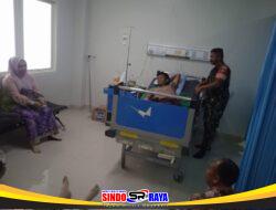Babinsa Koramil Batang Alai Selatan Jenguk Warga Binaan Pasca Operasi