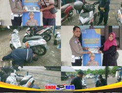 Polantas Menyapa: Duta Pelayanan Samsat Sidoarjo Bantu Masyarakat dalam Proses Cek Fisik Kendaraan Bermotor