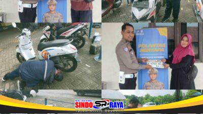 Polantas Menyapa: Duta Pelayanan Samsat Sidoarjo Bantu Masyarakat dalam Proses Cek Fisik Kendaraan Bermotor