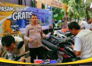 Cegah Curanmor, Polsek Wonocolo Pasang 100 Alarm Kendaraan Gratis untuk Warga Surabaya