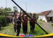 Tanggap Bencana, Polres Tuban Tangani Dampak Angin Puting Beliung