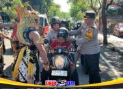 Unik ! Polres Blitar Kota Terjunkan Gatotkaca dan Werkudara Sosialisasikan Ops Keselamatan Semeru 2026