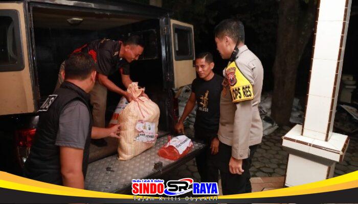 Polres Jember Salurkan Bantuan Sembako Untuk Warga Terdampak Banjir di Desa Pakis
